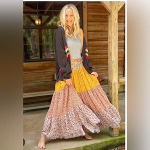 Natural Life 	Hanna Maxi Skirt - Mixed Golden Floral (S)